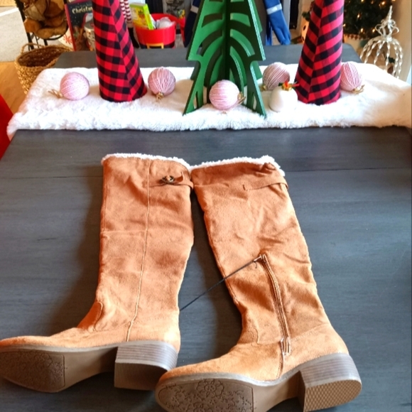 Tan Faux Suede Knee-High Boots NWOT. Size 11. - Picture 1 of 8